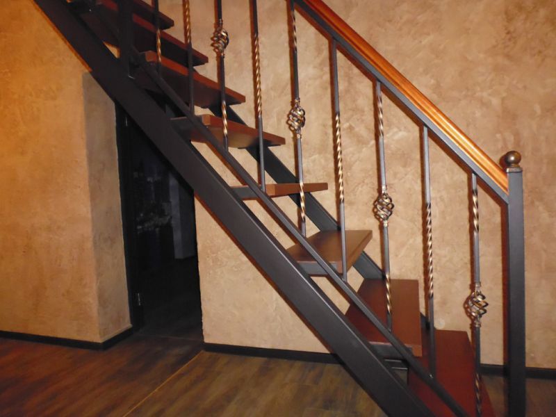 Перила для лестницы из металла в частном доме своими руками фото
